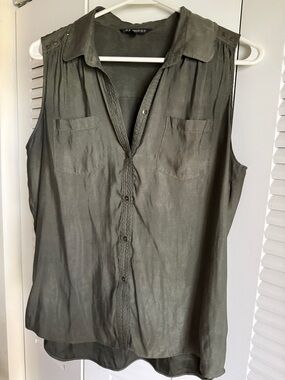 Express Olive Green Sleeveless Button-Down Shirt with Shoulder Studs